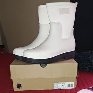 UGG Women's Cream Winter Boots